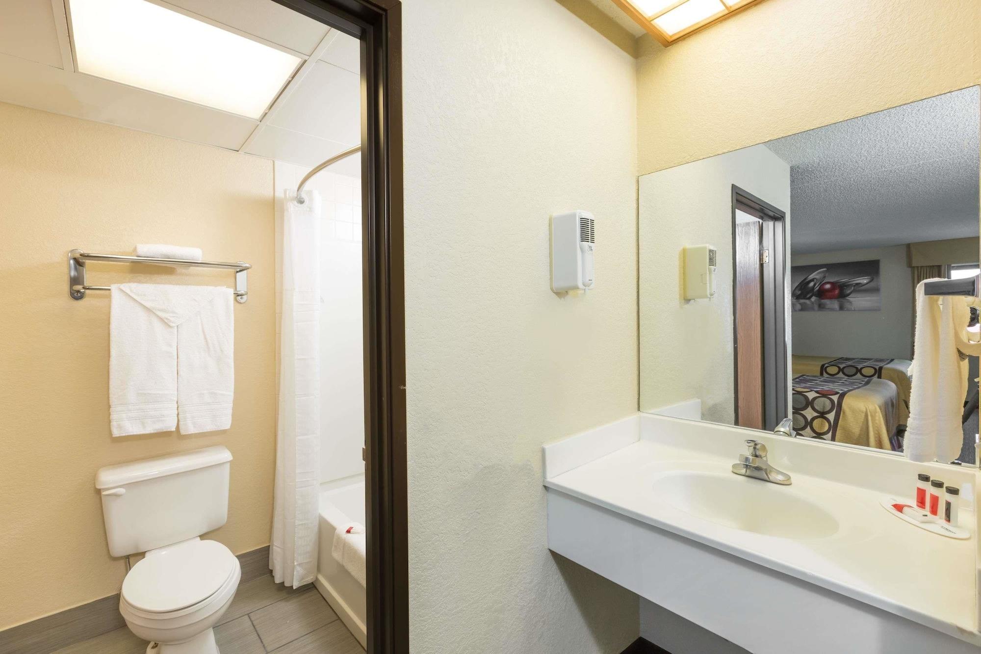 Super 8 By Wyndham Wichita North Hotell Eksteriør bilde