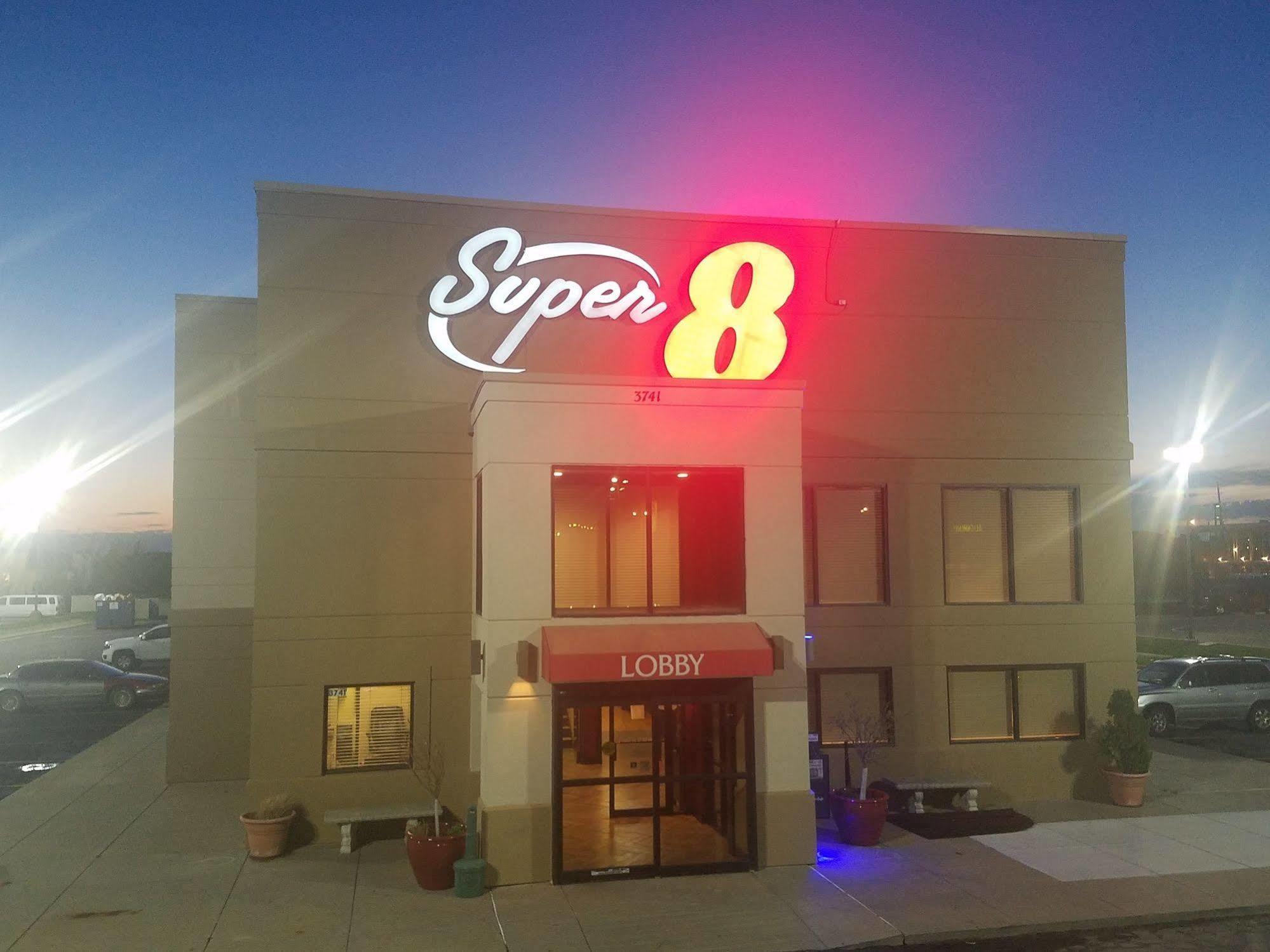 Super 8 By Wyndham Wichita North Hotell Eksteriør bilde