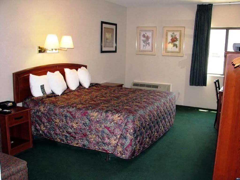 Super 8 By Wyndham Wichita North Hotell Eksteriør bilde
