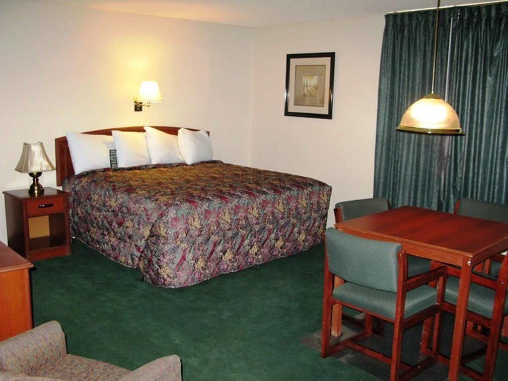 Super 8 By Wyndham Wichita North Hotell Eksteriør bilde